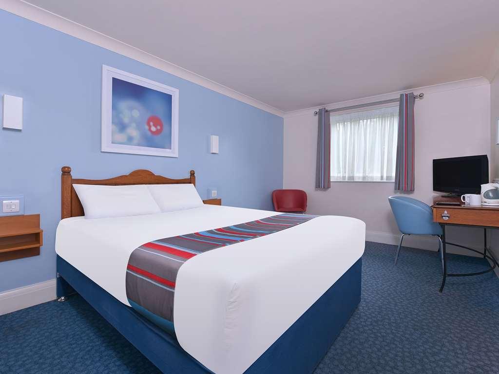 Travelodge Bournemouth Cooper Dean Room photo