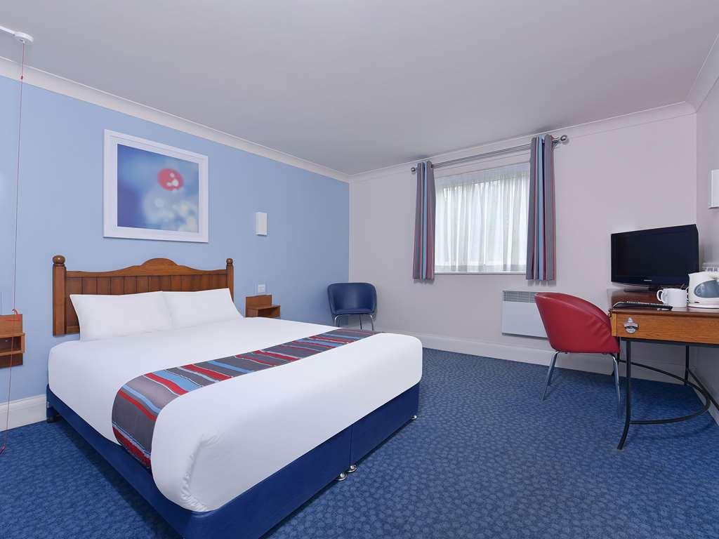 Travelodge Bournemouth Cooper Dean Room photo
