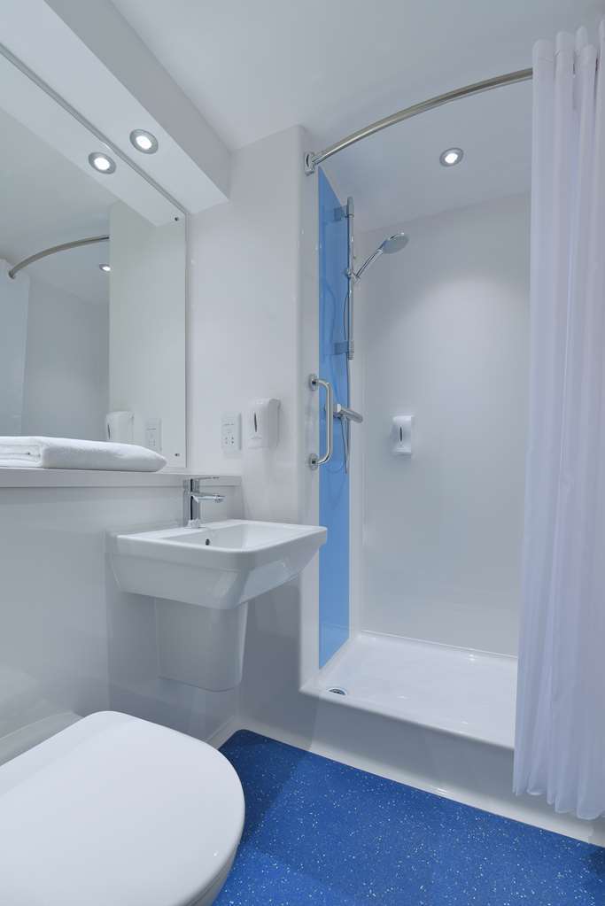 Travelodge Bournemouth Cooper Dean Room photo