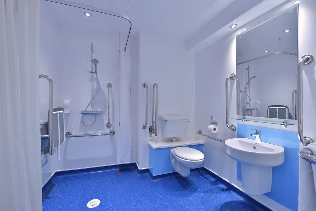 Travelodge Bournemouth Cooper Dean Room photo
